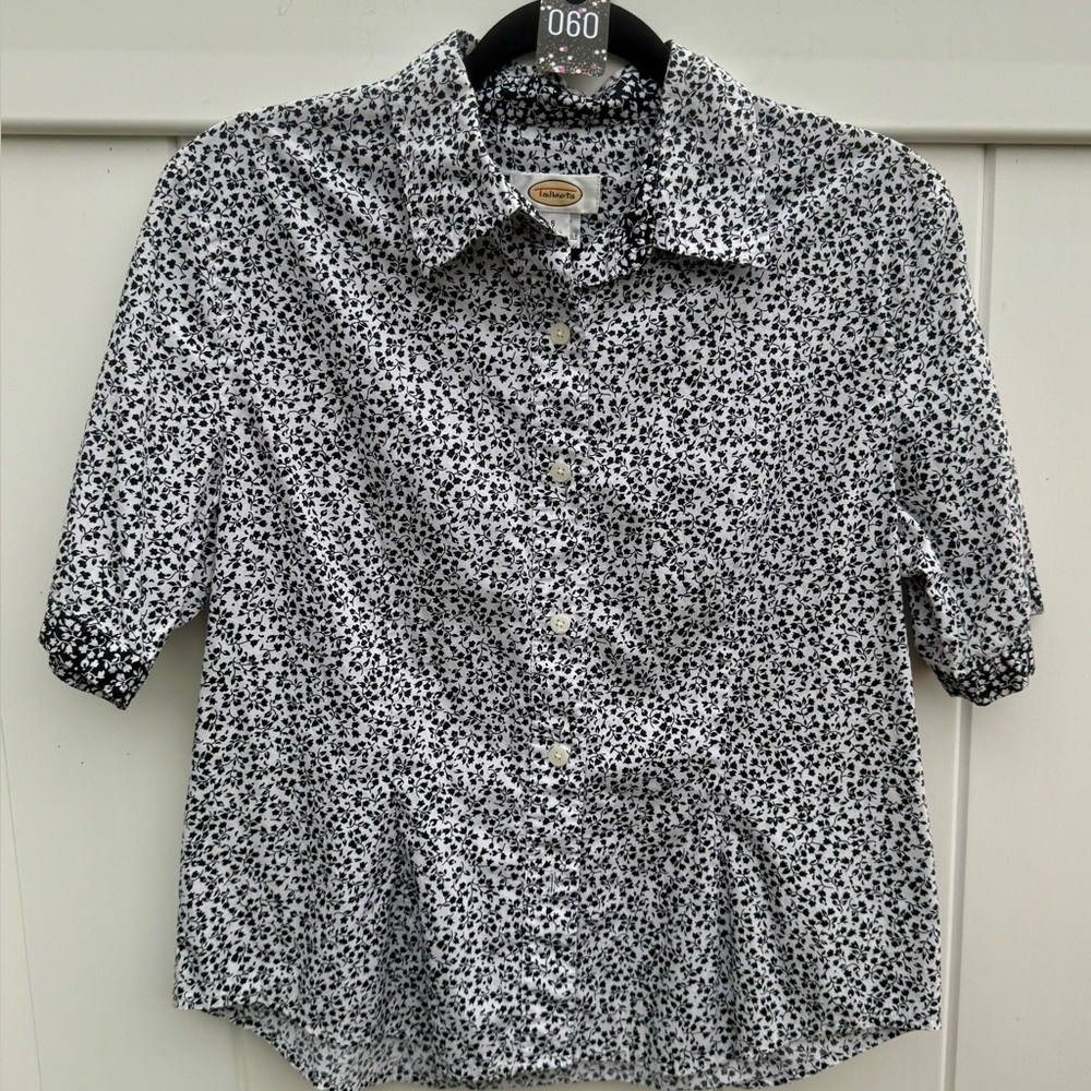 Talbots Black & White Floral Print Button Down Blouse, Size Small.  NWOT.